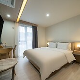 Hound Hotel Gimhae Samgye