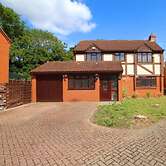 Bright and Spacious Holiday Home in Bradley Stoke
