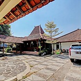 Capital O 92894 Griya Lathifah Homestay Syariah