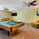 Expansive Home w/ Pool Table ~ 15 Mi to Galveston!