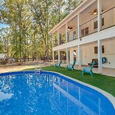 Hemphill Vacation Rental w/ Pool, Walk to Lake!