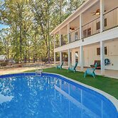 Hemphill Vacation Rental w/ Pool, Walk to Lake!