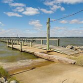 Waterfront Rock Point Vacation Rental w/ Sunroom!