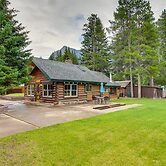 Creekside Silver Gate Getaway w/ Fireplace!