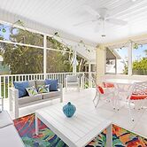 Turtle Cottage 3 Bedroom Home by RedAwning