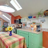 Charming Livingston Vacation Rental w/ Views!