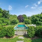 Heated Pool Driftwood Cottage by Rovetravel