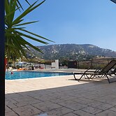 Studio/scenic Views/pool/air Con/near Attractions