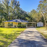 Williston Home w/ Yard: 6 Mi to Devils Den Spring