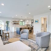 Willis Waterfront Home w/ Deck on Lake Conroe!