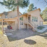 17 Mi to Town: Peaceful Pet-friendly Golden Cabin!