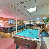 Lanesville Home w/ Pool Table, Bar & Deck!