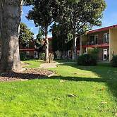 Garden Inn & Suites Oakland Airport