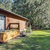 Pet-friendly Kent Vacation Rental, Walk to Lake!