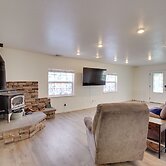 Crescent City Home w/ Hot Tub: Half-block to Beach