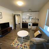 Lovely 1 Bedroom Condo With Free Parking And Balcony