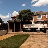 3 Bed House - Sleeps 6 - Garden - Parking - Wifi