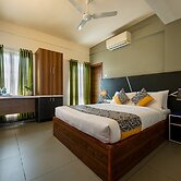 C J Grande Business Hotel