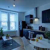 Dundee - 1 Bed - Sleeps 4 - Free Parking