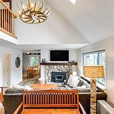 Condo w/ Deck & Grill < 5 Miles to Loon Mountain!