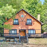 Outdoor Lover's Paradise: Slopeslide Cabin!