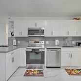 Pet-friendly Miami House ~ 8 Mi to Beaches!