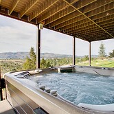 Spacious Canyon Ferry Lake House With Bar & Views!