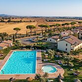 Family Pool Suvereto Trilo Ground