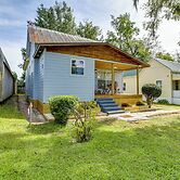 Inviting Quincy Cottage: Walk to Historic Downtown