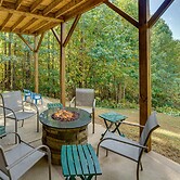 Deck, Grill & Fire Pit: Blue Ridge Mountain Cabin!