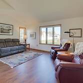 5 Mi to Dtwn: Pet-friendly 'wheatland Twin' Home!