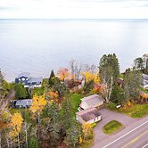 Lake Superior Getaway - Walk to Water!