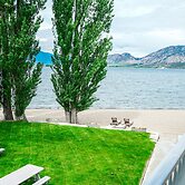 Poplars Motel on the lake