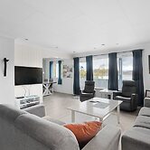 Lovely 4 Bedroom House With the View of Aurora