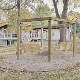 Powell Home w/ Fire Pit - 5 Mi to Columbus Zoo!