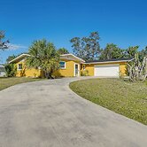 Pet-friendly Englewood Home - 4 Mi to Beach!