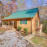 Burnside Resort Cabin w/ Hot Tub & Outdoor Spots!
