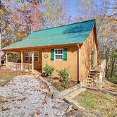 Burnside Resort Cabin w/ Hot Tub & Outdoor Spots!