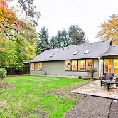 Milwaukie Home w/ Covered Porch: Dogs Welcome!