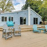 Waterfront Topping Vacation Home w/ Boat Dock!