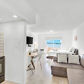 Waterfront Cozy Studio with a View