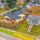 Walk to the waterfront The Hobbit House