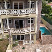 Topaz Apartment Villas-Pool Side Piton v