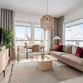 New 2BR Apt with Balcony, Sauna & Great Location