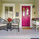 Charming Granville Home w/ Porch - Walk Downtown!