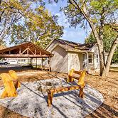 Tranquil Travelers Rest Home w/ Fire Pit!