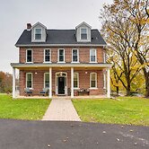 Family-friendly Hatfield Home: 3 Mi to Downtown!