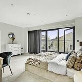 Beautiful Abode In Brentford