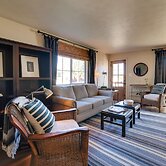 Chic Harrison Home: Walk to Wilson State Park!