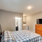 Cozy Missouri Escape w/ Balcony, Near Colleges!
